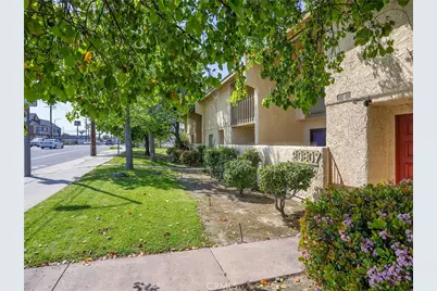 20807 Roscoe Boulevard #5, Winnetka, CA 91306 - Photo 1