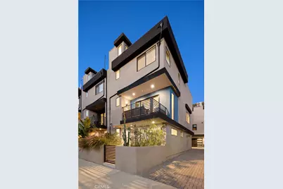 922 N Ridgewood Pl, Los Angeles, CA 90038 - Photo 1