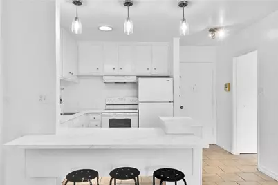 320 S Gramercy Place #302, Los Angeles, CA 90020 - Photo 1