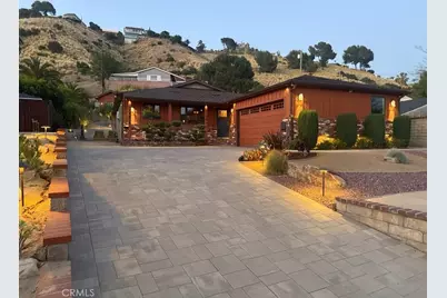 2746 N Kenneth Road, Burbank, CA 91504 - Photo 1