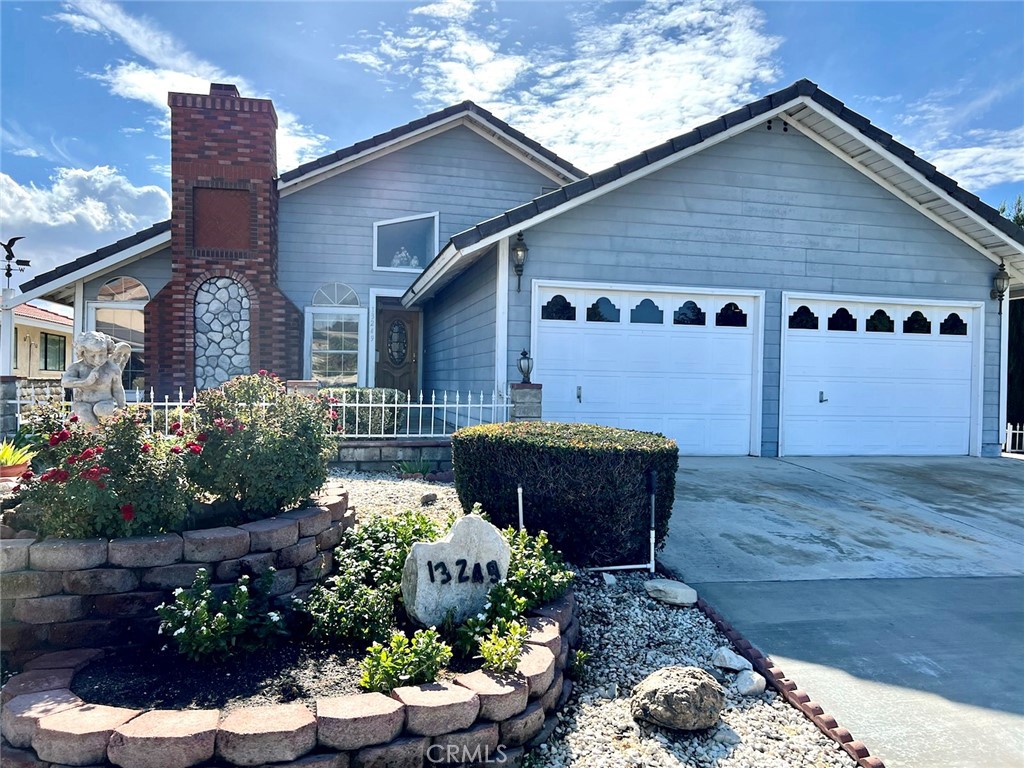 13249 Country Club Dr, Victorville, CA 92395 MLS CV22235096