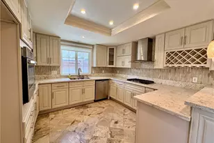 975 N Grammont Ave, Covina, CA 91724 - Photo 1