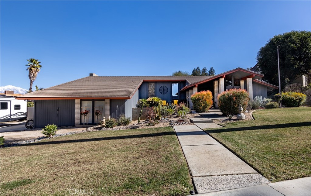 1672 Smiley Heights Dr, Redlands, CA 92373 MLS EV23027813 Coldwell
