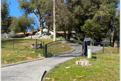 40118 Old Stonegate Court, Oakhurst, CA 93644 - Photo 1
