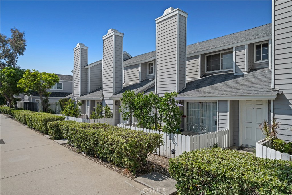 14380 Foothill Blvd 22, Sylmar, CA 91342 MLS GD23086587 Coldwell