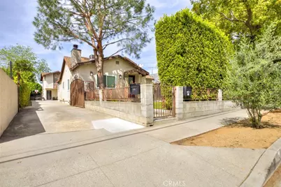 247 N Oak Avenue, Pasadena, CA 91107 - Photo 1