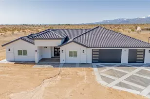 6873 Nyack Rd, Phelan, CA 92371 - Photo 1