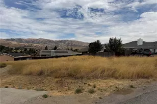 21105 Hillcrest Ct, Tehachapi, CA 93561 - Photo 1