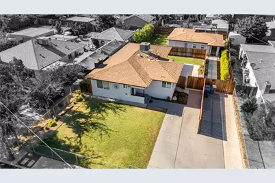 914 W Cambridge Avenue, Fresno, CA 93705 - Photo 1