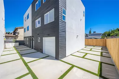 6834 Hazeltine Avenue #3, Van Nuys, CA 91405 - Photo 1