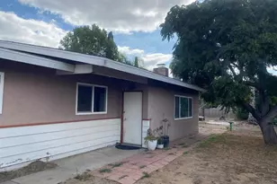 546 Seaview Pl, Vista, CA 92081 - Photo 1