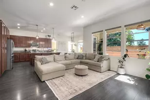 628 Topaz Ct, Vista, CA 92083 - Photo 1