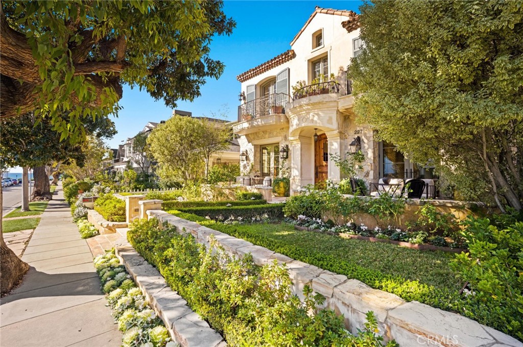 227 Poinsettia Ave, Corona del Mar, CA 92625 MLS NP23013399