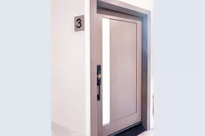 305 1/2 Main Street #3, Newport Beach, CA 92661 - Photo 1