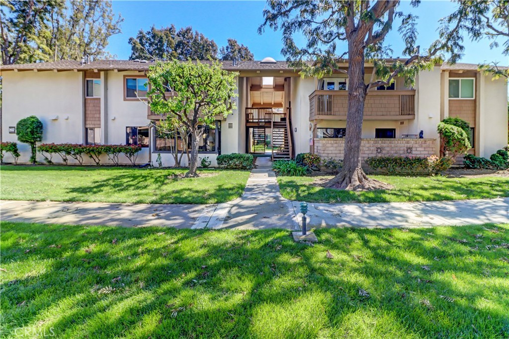 8788 Coral Springs Ct 207D, Huntington Beach, CA 92646 MLS