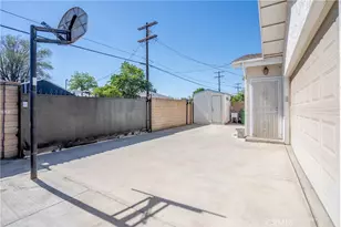 8161 Laurel Canyon Blvd, North Hollywood, CA 91605 - Photo 19