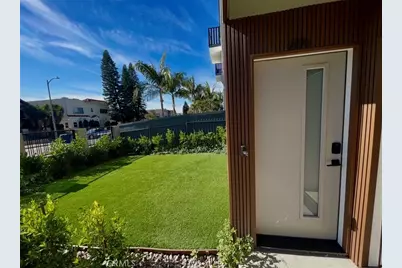 611 W 41st Place #1/4, Los Angeles, CA 90037 - Photo 1