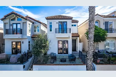 310 18th Street, Huntington Beach, CA 92648 - Photo 1