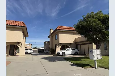 7911 Glencoe Dr #4, Huntington Beach, CA 92647 - Photo 1