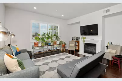 10878 Bloomfield Street #310, Toluca Lake, CA 91602 - Photo 1