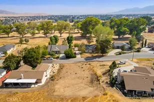 22935 Larkspur Ct, Tehachapi, CA 93561 - Photo 1