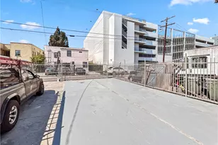 825 W 40th Pl, Los Angeles, CA 90037 - Photo 1