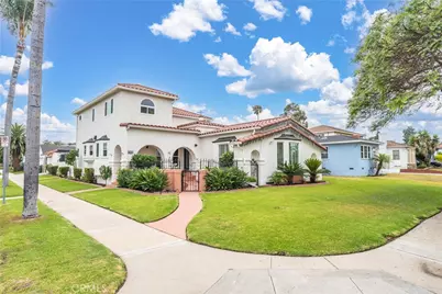 800 W 110th Street, Los Angeles, CA 90044 - Photo 1