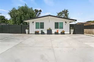 734 Center St, Costa Mesa, CA 92627 - Photo 1