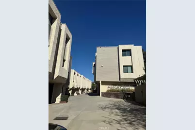 2621 E 20th Street #15, Signal Hill, CA 90755 - Photo 1