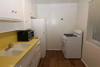 930 E 1st #11, Long Beach, CA 90802 - Photo 1
