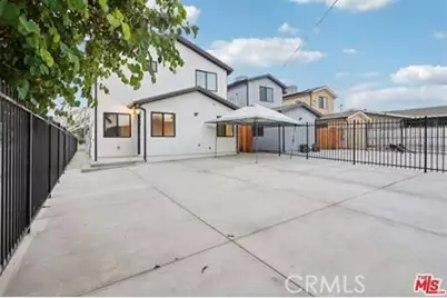 1177 E 105th Street, Los Angeles, CA 90059 - Photo 1