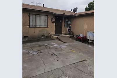 910 E 107, Los Angeles, CA 90002 - Photo 1