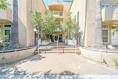 10629 Woodbridge St #309, Toluca Lake, CA 91602 - Photo 1