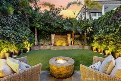 721 12th Street, Manhattan Beach, CA 90266 - Photo 1