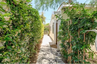 1039 26th Street #B, Santa Monica, CA 90403 - Photo 1