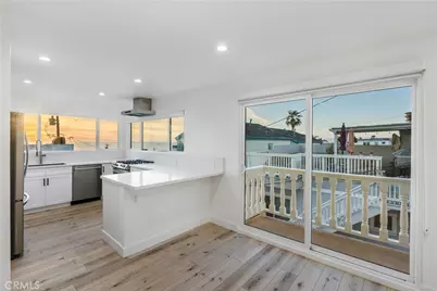133 34th Street #D, Hermosa Beach, CA 90254 - Photo 1