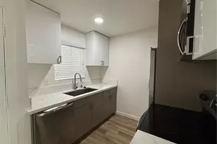 404 N Broadway, Redondo Beach, CA 90277 - Photo 1