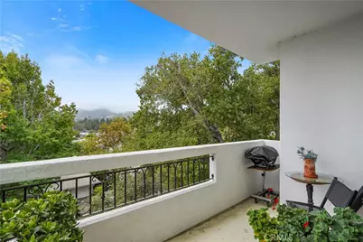 860 Haverford Avenue #202, Pacific Palisades, CA 90272 - Photo 1