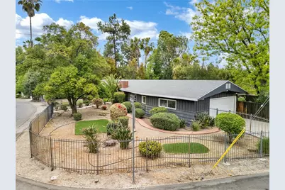 5300 Winnetka Avenue, Woodland Hills, CA 91364 - Photo 1