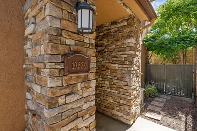 19539 Laroda, Saugus, CA 91350 - Photo 1