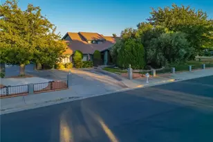 42722 20th St, Lancaster, CA 93534 - Photo 1
