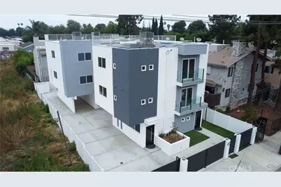 6845 N Haskell Avenue #2, Lake Balboa, CA 91406 - Photo 1