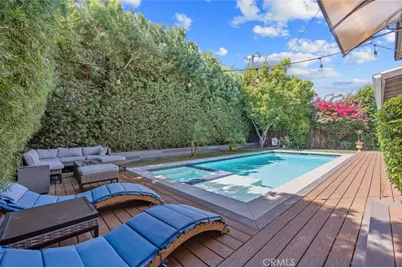 23818 Oxnard Street, Woodland Hills, CA 91367 - Photo 1