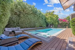 23818 Oxnard St, Woodland Hills, CA 91367 - Photo 1