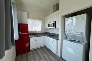209 1/2 N Serrano Ave, Los Angeles, CA 90004 - Photo 1