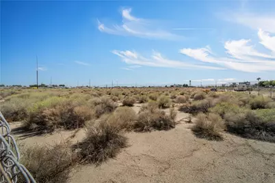 42142 42142 Valley Line Road, Lancaster, CA 93535 - Photo 1