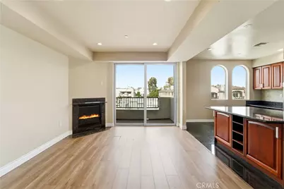 11218 Camarillo Street #402, North Hollywood, CA 91602 - Photo 1