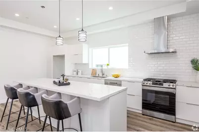 5655 Hazeltine Avenue #1, Sherman Oaks, CA 91401 - Photo 1