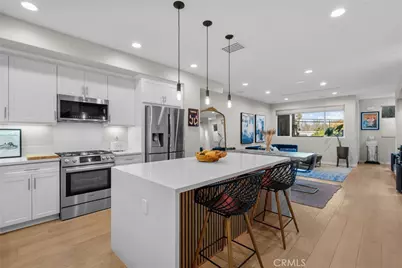 13135 W Lumina, Los Angeles, CA 91401 - Photo 1