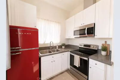 209 1/2 N Serrano Avenue, Los Angeles, CA 90004 - Photo 1